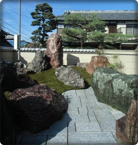 石を使った庭